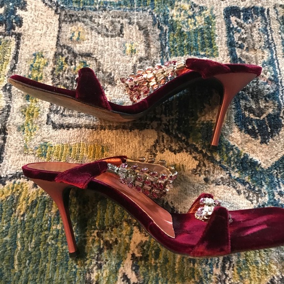 Vintage GIUSEPPE ZANOTTI Ruby Velvet Jeweled Sandals ‘99 ft. InStyle mag 38 - Picture 2 of 8